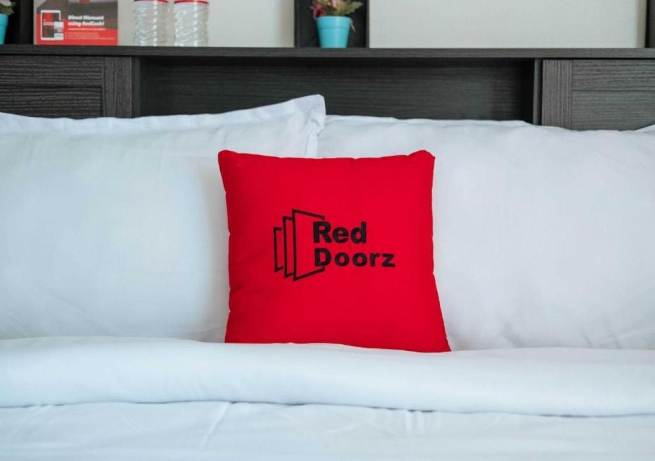 RedDoorz Plus near Mango Avenue Cebu Exterior foto